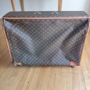 Monogram Louis Vuitton roller suitcase